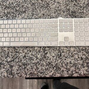 Apple Wireless Keyboard